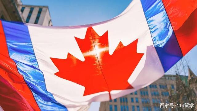 加拿大一学校针对留学生学费上涨15% 加拿大本地学生上大学费用