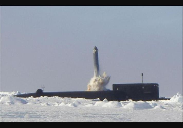 俄称需打捞沉入北冰洋装有反应堆的2艘核潜艇 俄军核潜艇北极